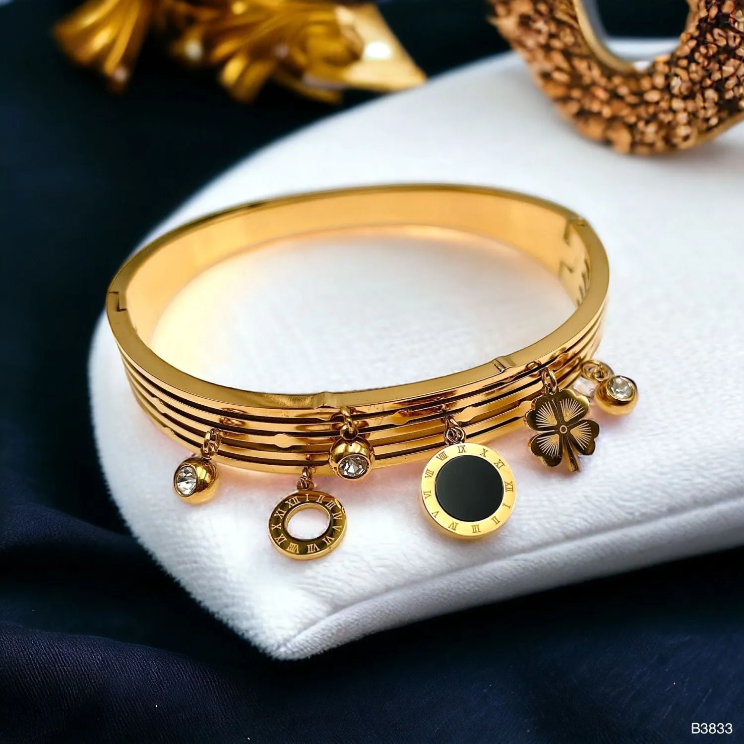 Black Roman Clover Layered 18K Gold Anti Tarnish Stainless Steel Openable Kada Bangle For Women