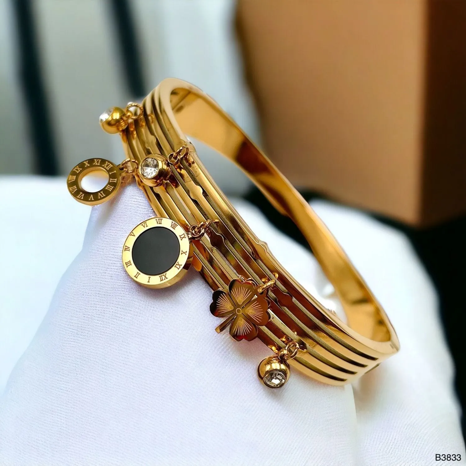 Black Roman Clover Layered 18K Gold Anti Tarnish Stainless Steel Openable Kada Bangle For Women