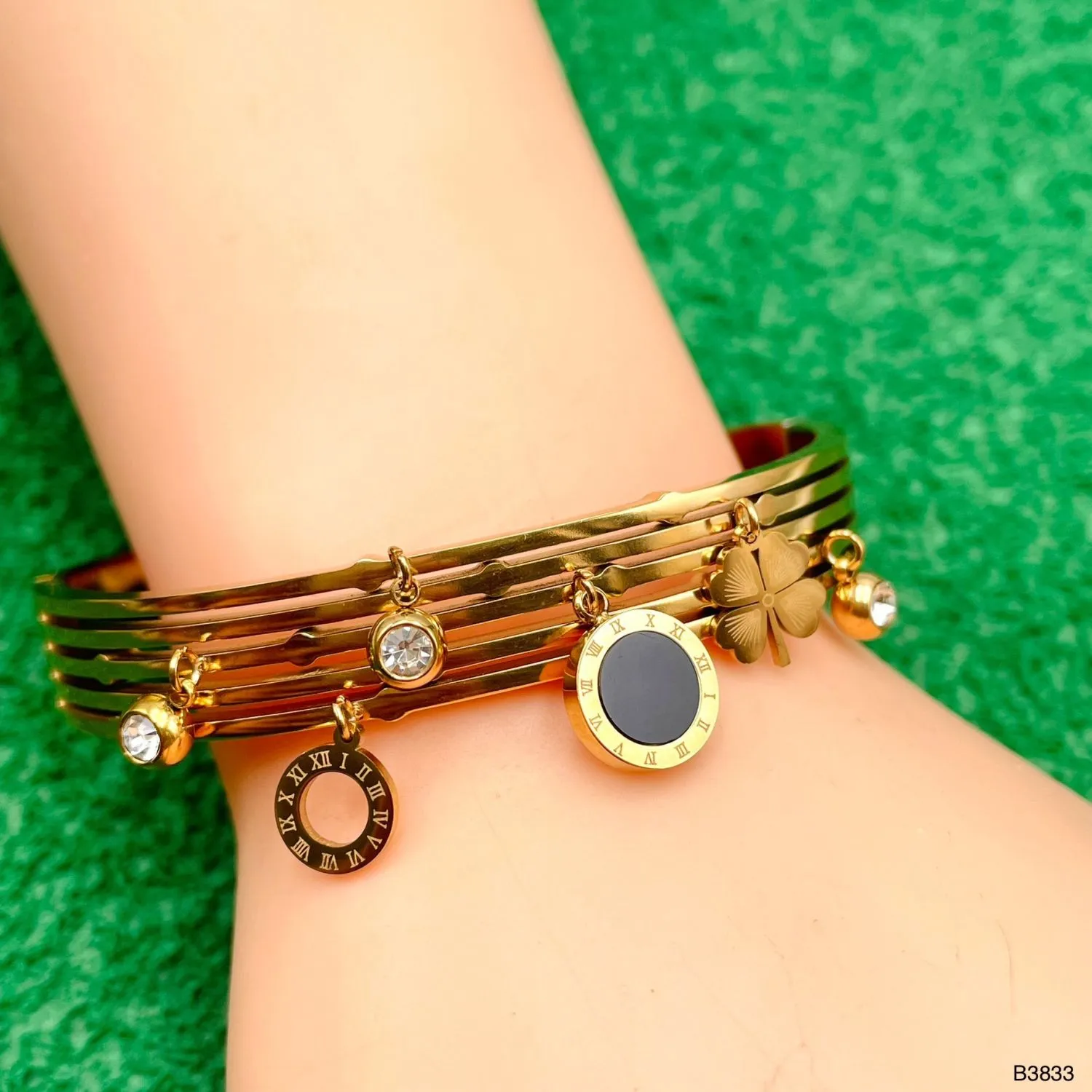 Black Roman Clover Layered 18K Gold Anti Tarnish Stainless Steel Openable Kada Bangle For Women