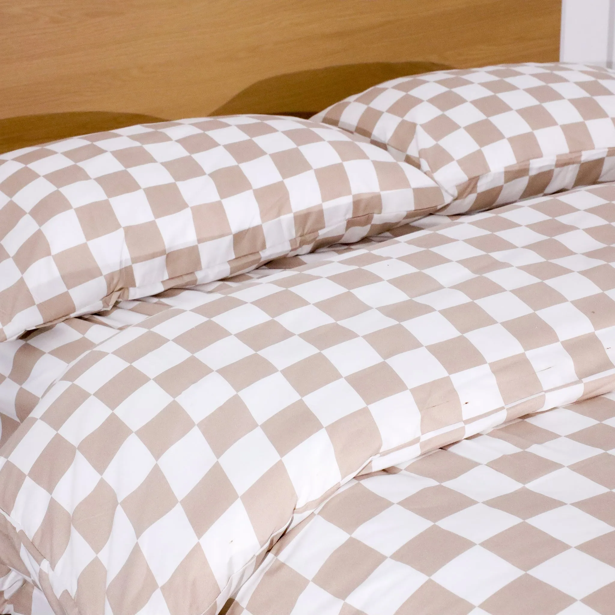 CHECKERED BEDDING SET – BUY ONE GET ONE