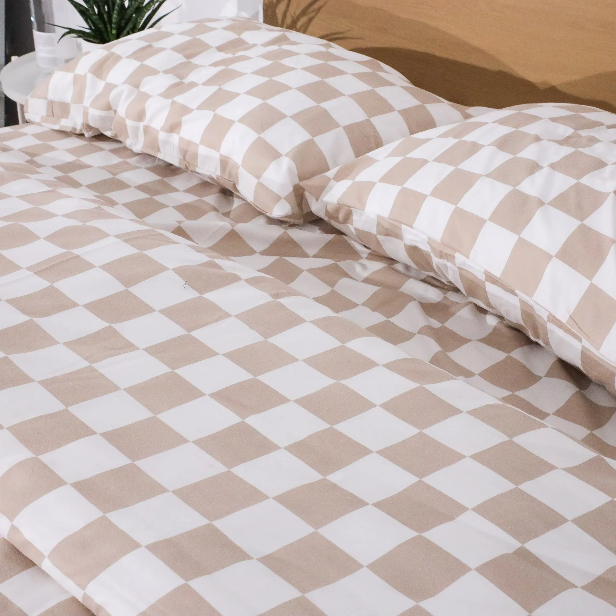 CHECKERED BEDDING SET – BUY ONE GET ONE