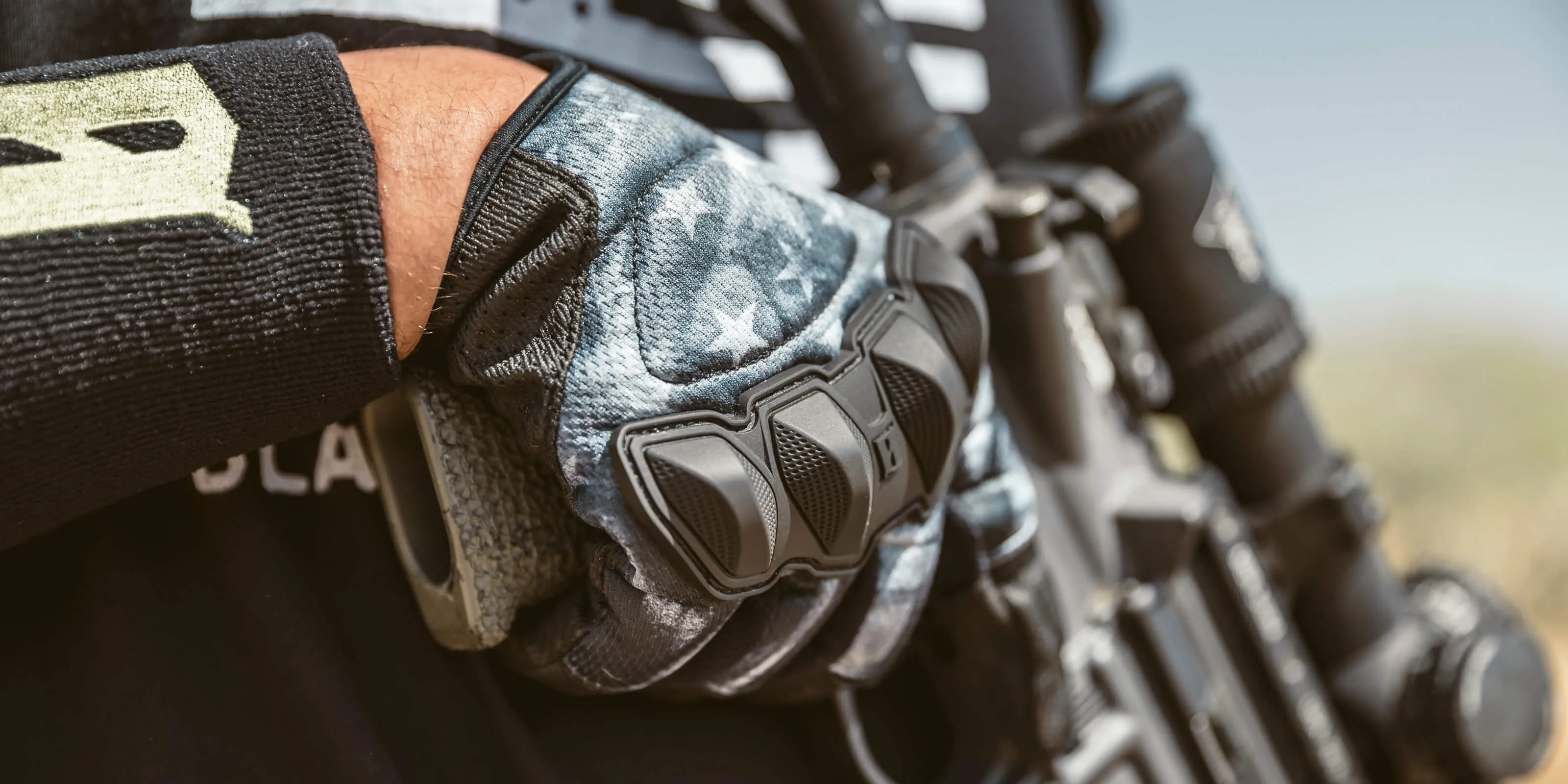 Wartorn Vented Glove
